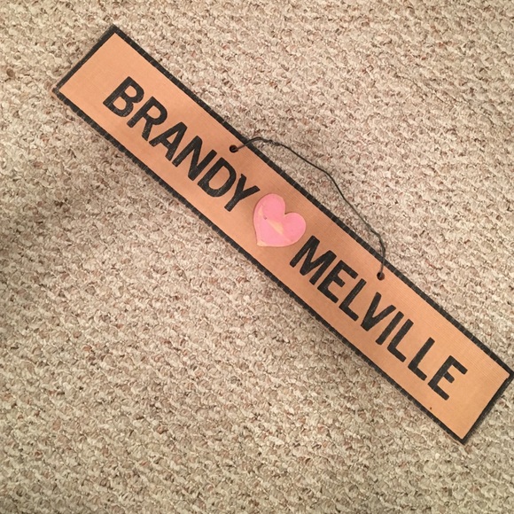 BRANDY💗MELVILLE sign