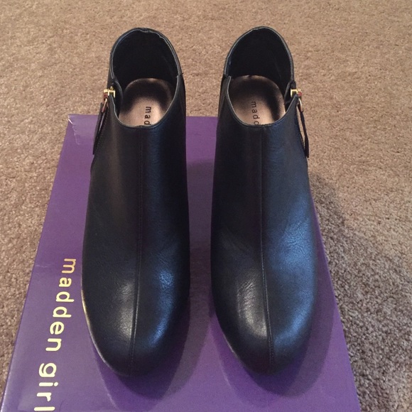 Black booties, brand new!