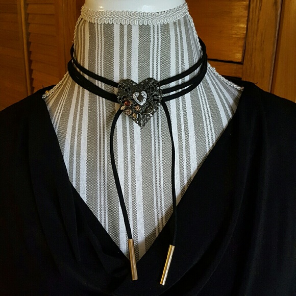 🔥BOGO DEAL🔥Tie-wrap Choker with Brooch