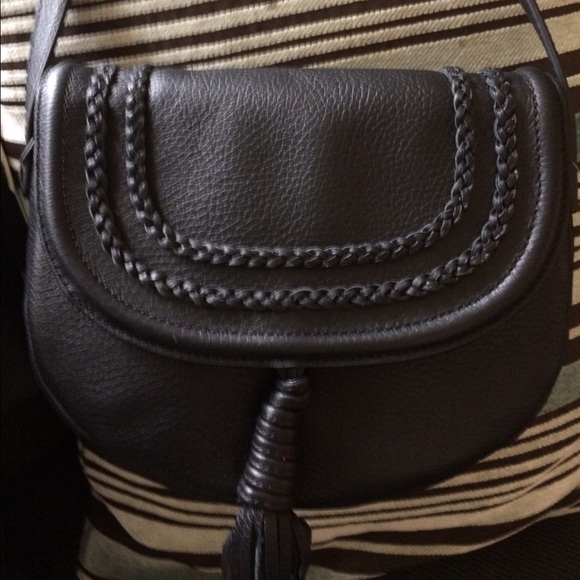 Vince Camuto Handbags - Vince Camuto Crossover Bag