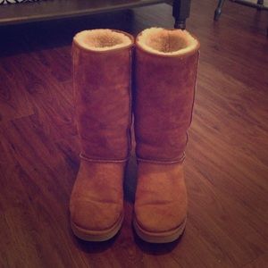 UGG Classic Tall Chestnut Boots❄️👢