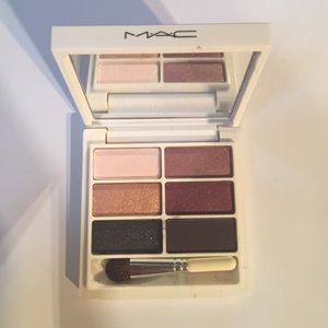 MAC snowglobe eye shadow palette