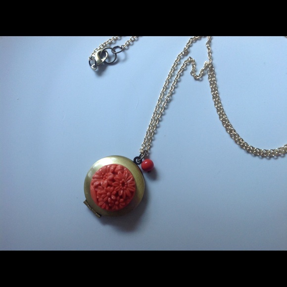 On consignment - Picture 2 of 3