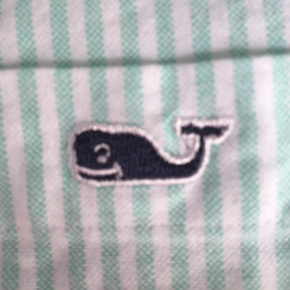 Vineyard Vines button down shirt. Men's small.