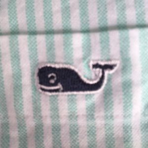 Vineyard Vines button down shirt. Men's small.