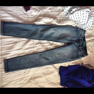 YMI Wanna Betta Butt acid wash jeggings