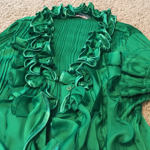🔴Sold...Ruffle blouse - Picture 2 of 2