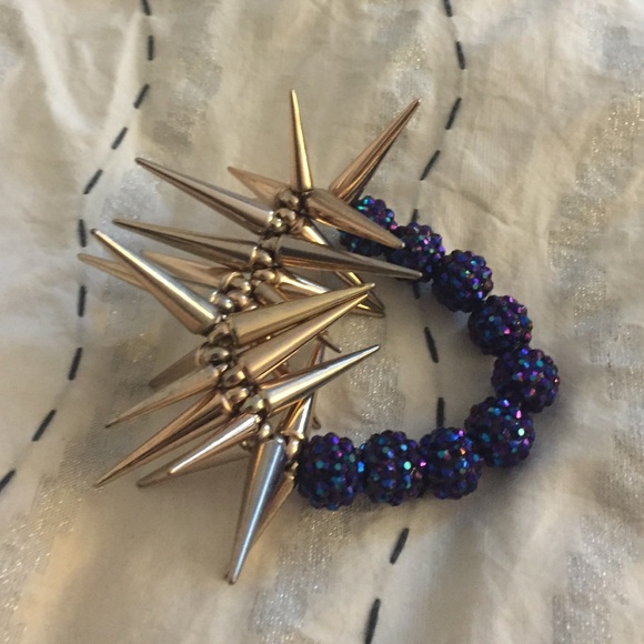 Trendy spiked stretch bracelet
