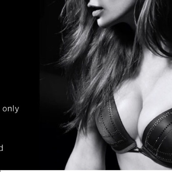 Victorias Secret Bombshell Bra w adjustable straps