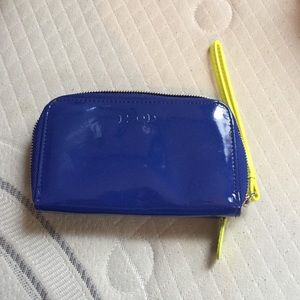 Izod phone/money wristlet