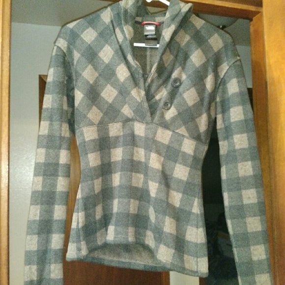 Womens Fitted Northface Sweater/Jacket