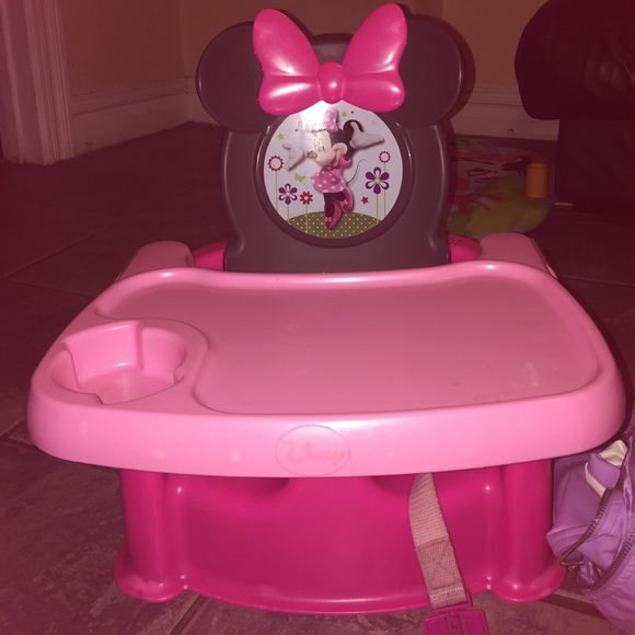 Disneys Minnie Mouse booster seat