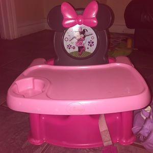 Disneys Minnie Mouse booster seat