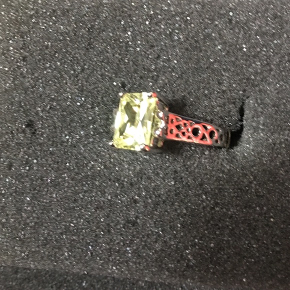 Lia Sophia ring, New. - Picture 3 of 3