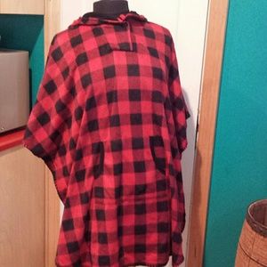 Chaps fleece poncho sz M red /black plaid
