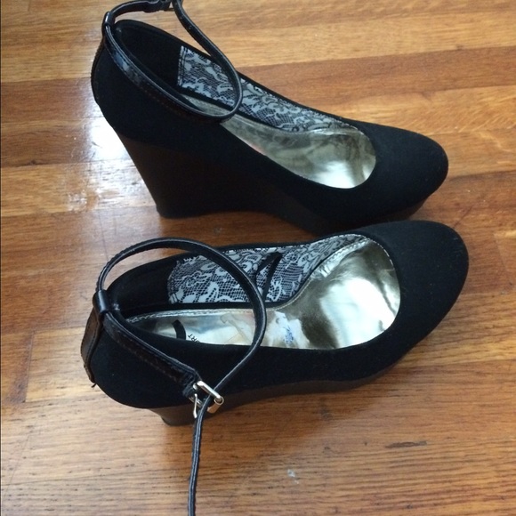 Shoes - Picture 2 of 2
