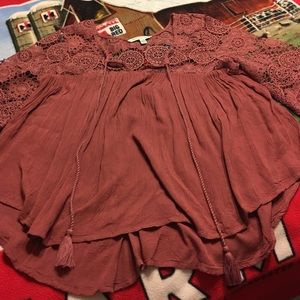 ✖️ sold ✖️ American Eagle crochet top