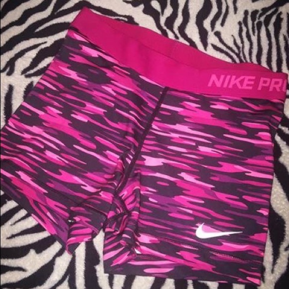SOLD!!!! Women pink camo Nike Pro Dri-Fit - Picture 1 of 1