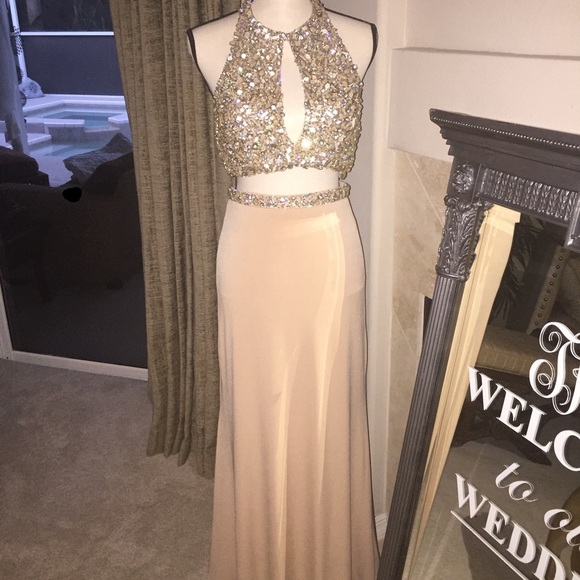 Jovani nude two piece size 6 gown - Picture 4 of 4