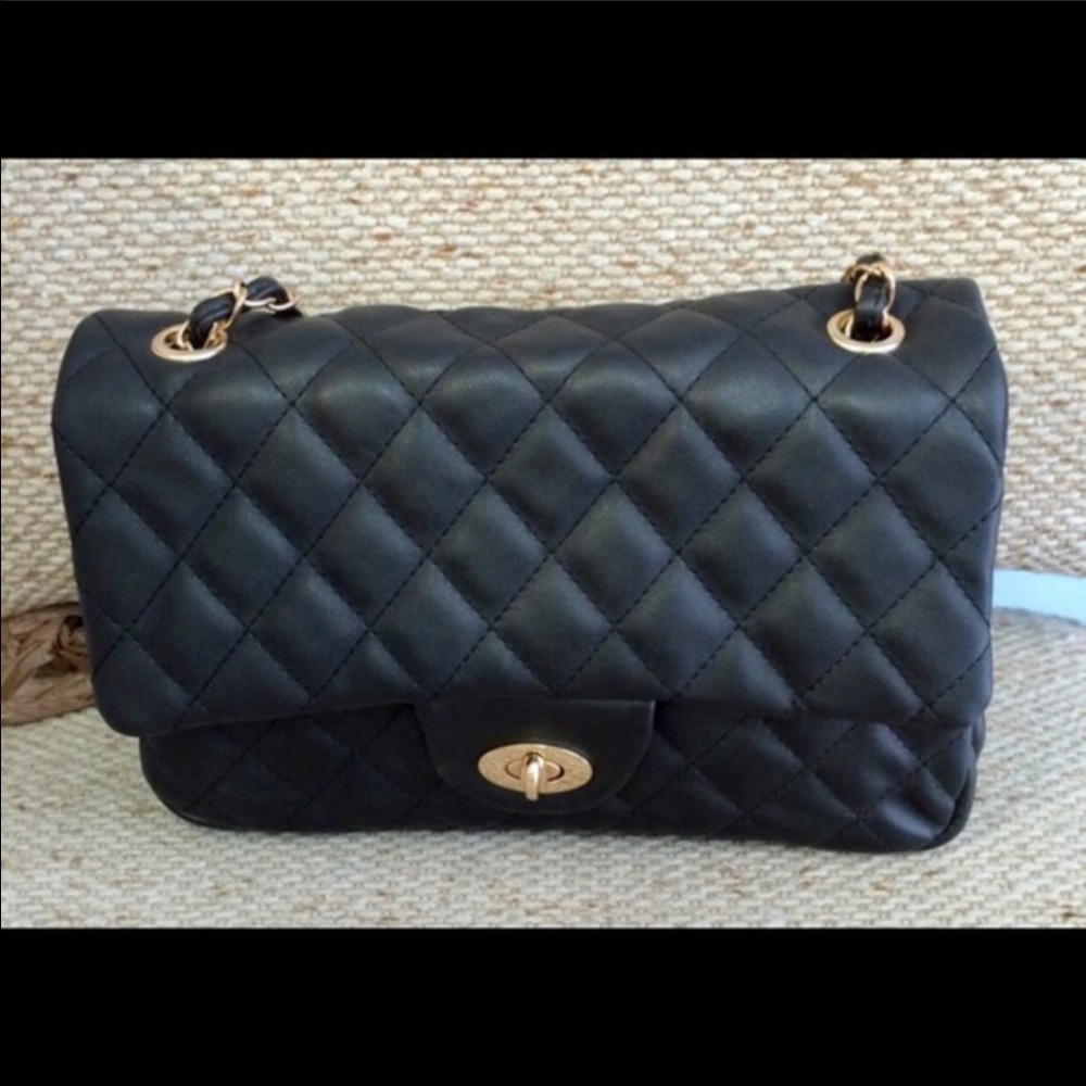 SOLD Black quilted handbag ONLY 1 LEFT