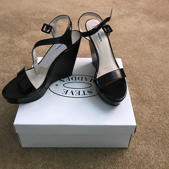 Black wedge Steve Madden shoe