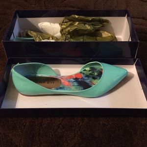 Madden girl eezy flat mint green size 7.5