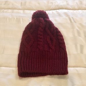 Burgundy detailed knit hat