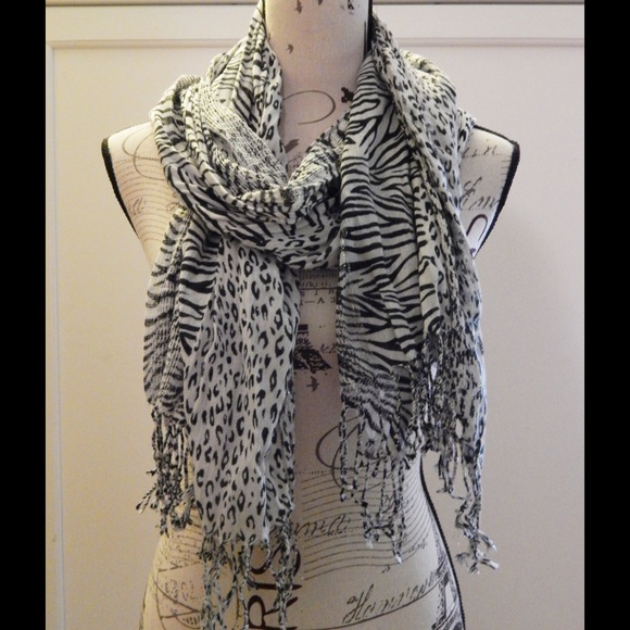Wet Seal Accessories - Wet Seal Animal Print Black and White Scarf Wet Seal Accessories - Wet Seal Animal Print Black and White Scarf