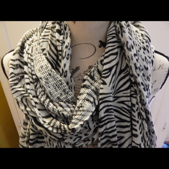 Wet Seal Accessories - Wet Seal Animal Print Black and White Scarf Wet Seal Accessories - Wet Seal Animal Print Black and White Scarf