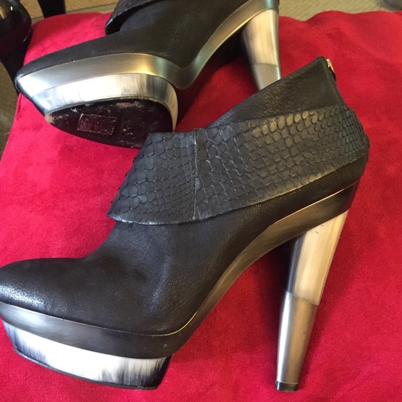 Devi Kroell Python Bootie Size 40 - image 2