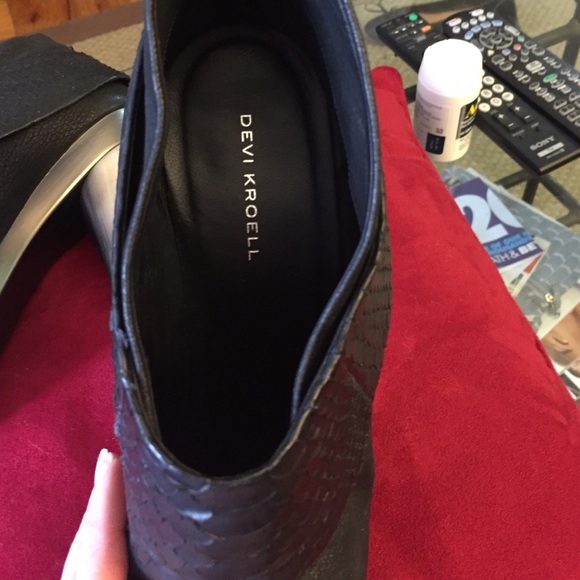 Devi Kroell Python Bootie Size 40 - image 3