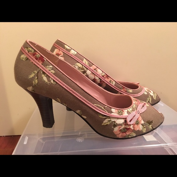 Kenzie Pink Floral peep toe pumps size 10