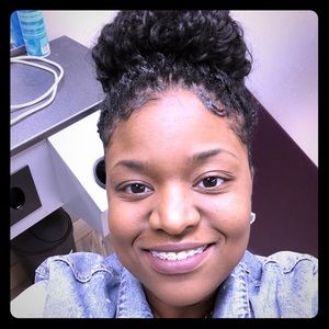 Meet your Posher, Danielle