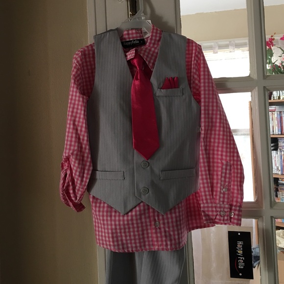 Boy's size 7 suit nwt