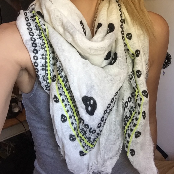Aeropostale Accessories - Aeropostale Skull scarf