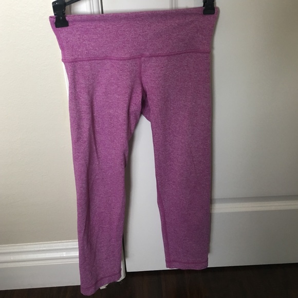 Lululemon Pink cropped capri leggings
