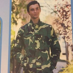 Green Camo Jacket zipper and button, zip pockets