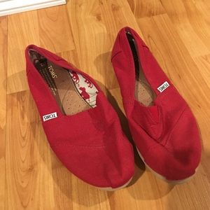Toms