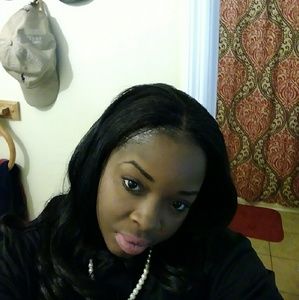 Meet your Posher, Alexis