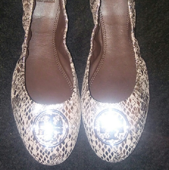 SOLD....tory burch silver flats