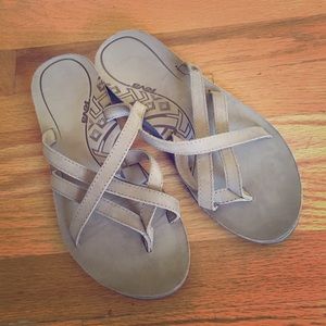 Leather Teva Olowahu Flip Flops