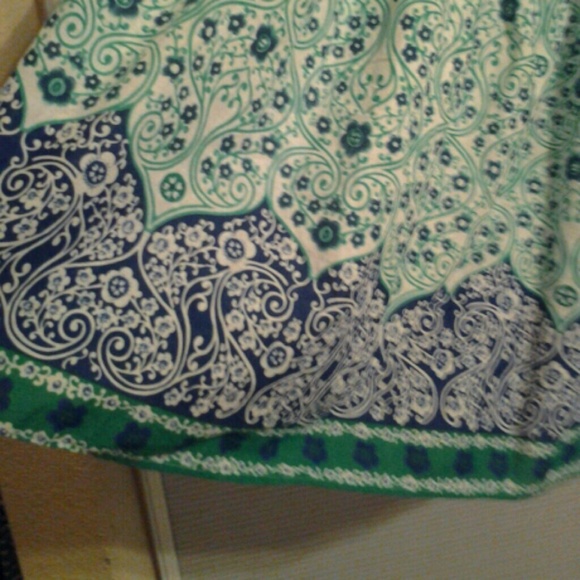 Lovely dress - Picture 2 of 2