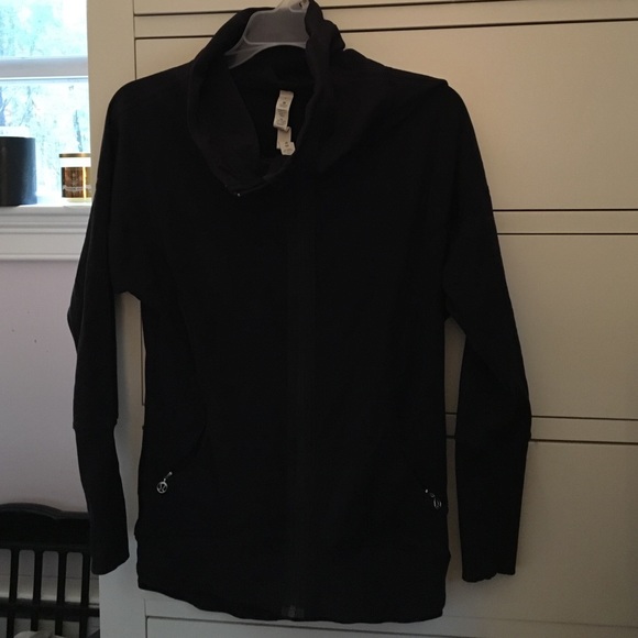 Like new high turtle neck LuLu Lemon jacket. .