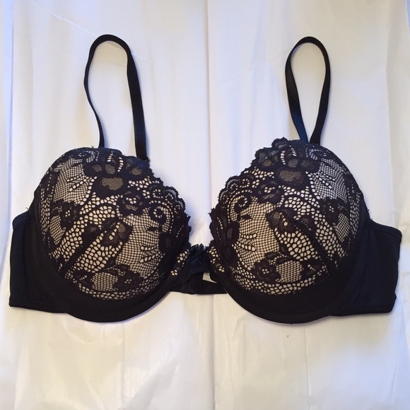 ❗️SALE❗️Black Bra with Lace Design