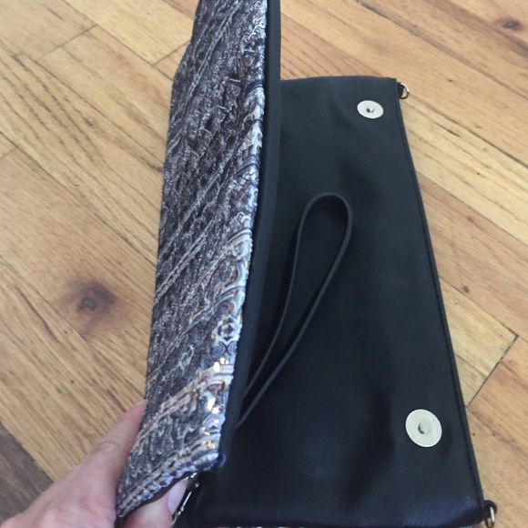 Clutch - Picture 3 of 4