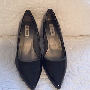 Steve Madden Patent Black Pointy low heels -sz 8.5