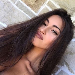 Meet your Posher, Hana