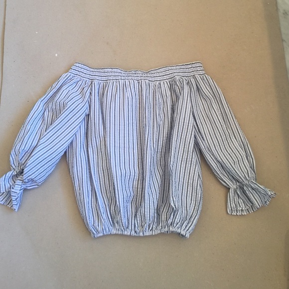 Tops - Off shoulder top with bow in back