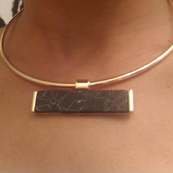 Modern gray marbled stone choker - Picture 2 of 2
