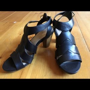 Flash sale!!  Adorable black heels